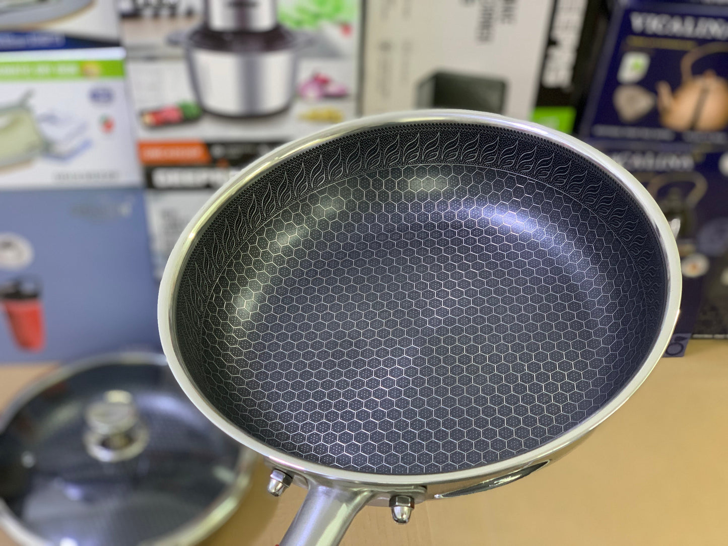 Laser coating shallow frying pans red handle with lid
