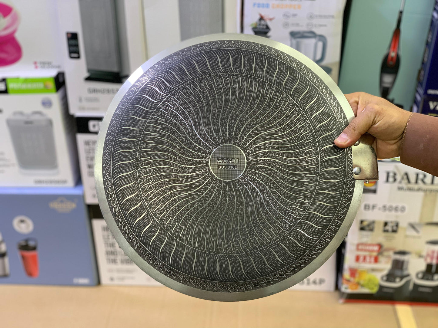 Laser Coating Tawa with Folding Wooden Handle